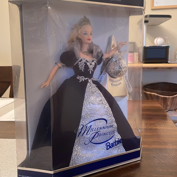 Barbie Special Millennium Edition 2000 - Picture 4 of 5